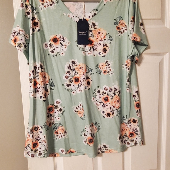 Ladies NWT jersey knit summer top - Picture 2 of 2